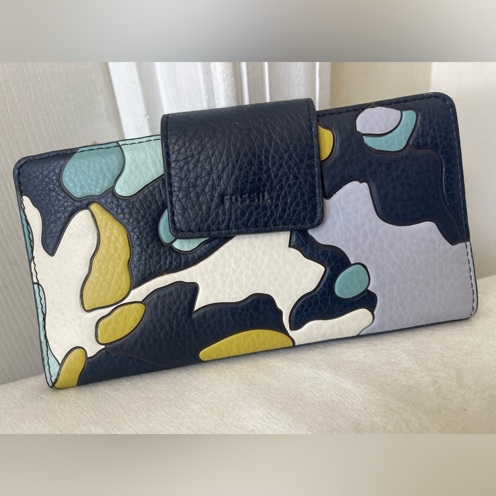 Fossil Navy Leather Floral Patchwork Wallet  EUC